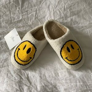 BRAND NEW SMILEY FACE SLIPPERS